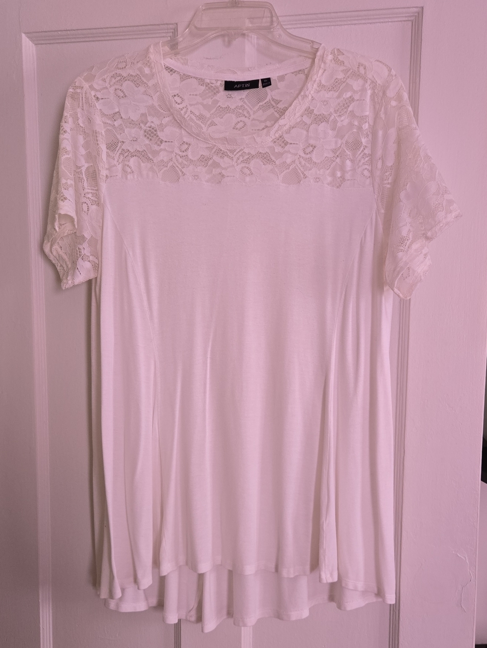 Apt. 9 White Lace Yoke Short Sleeve Top